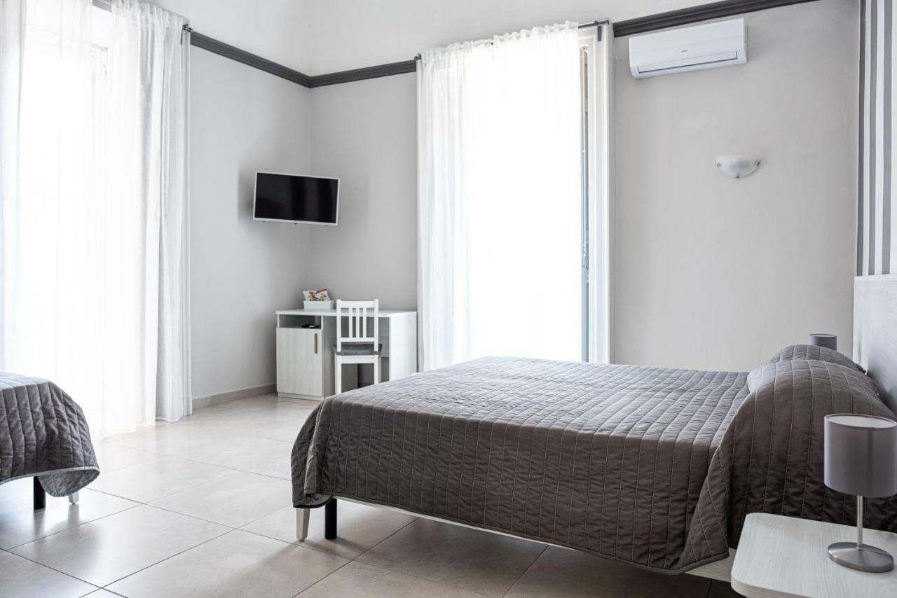Hotel Costanza Катания Екстериор снимка