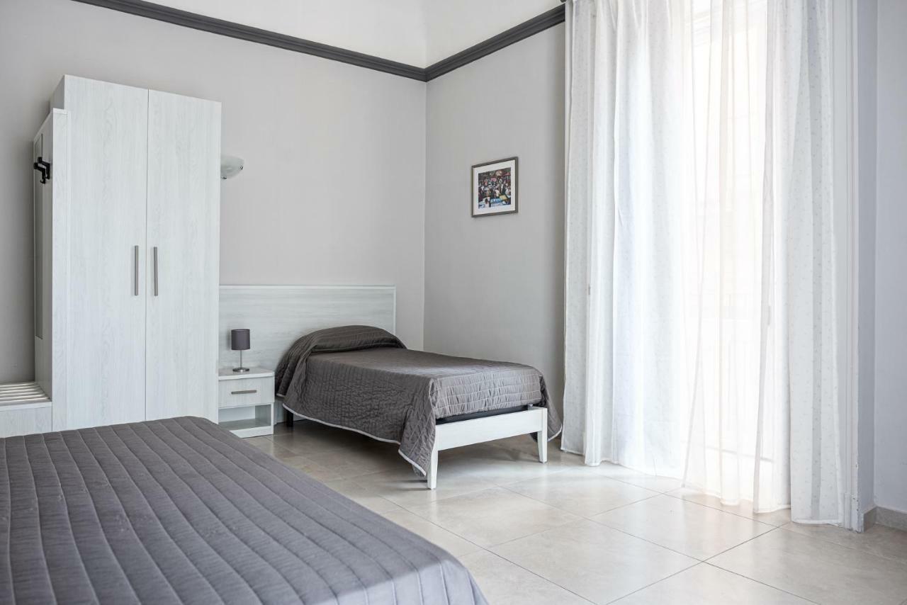 Hotel Costanza Катания Екстериор снимка